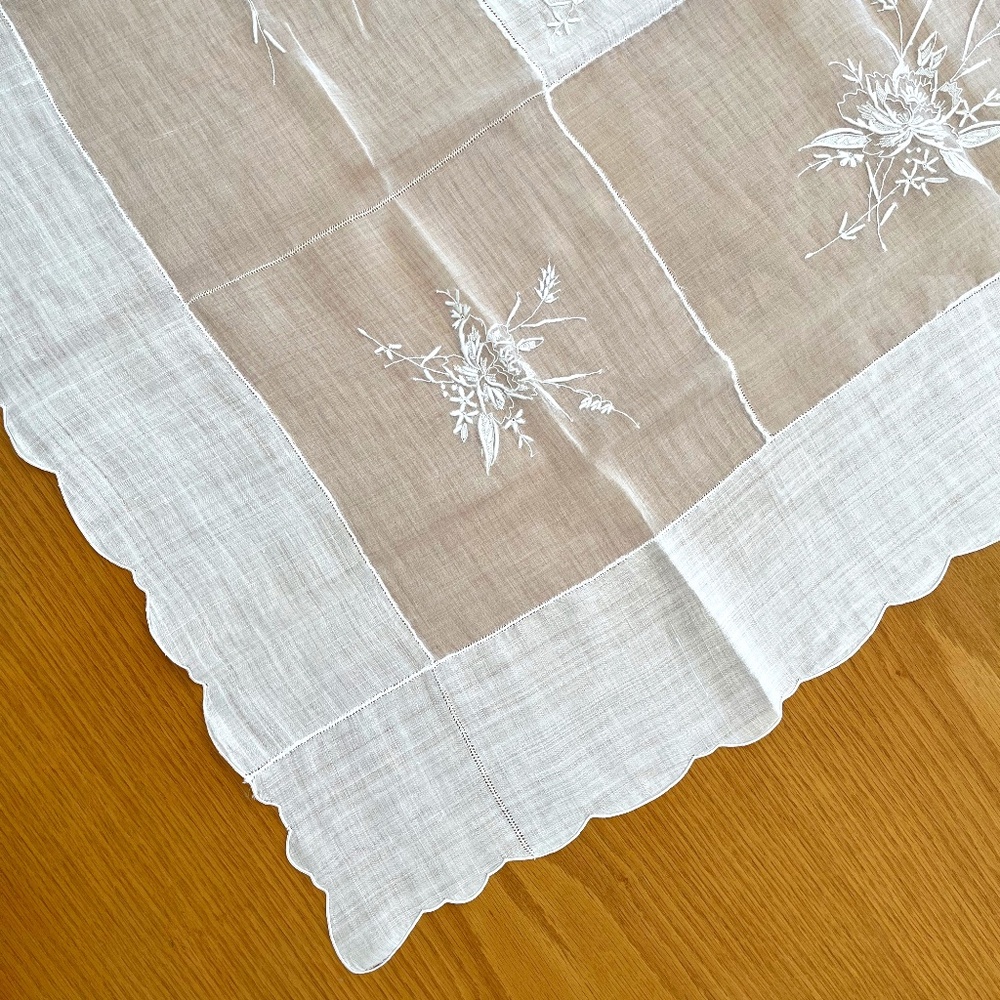 VINTAGE TABLE CLOTH